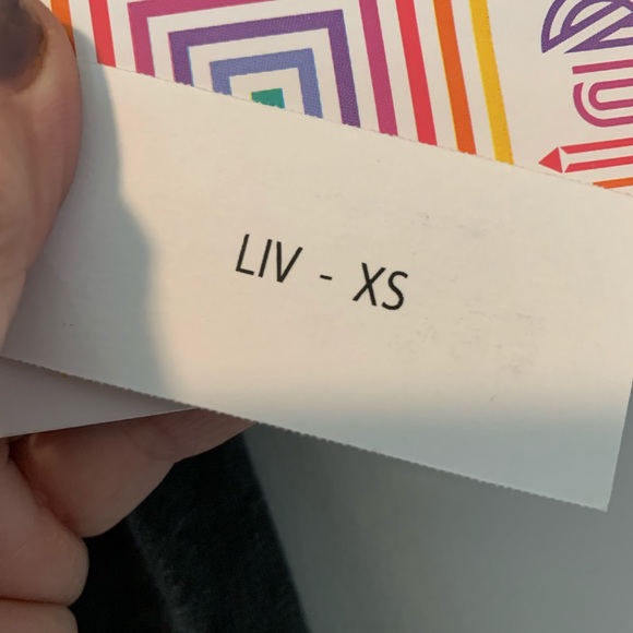 NWT LuLaRoe Liv Christmas Tee Shirt - Picture 5 of 6